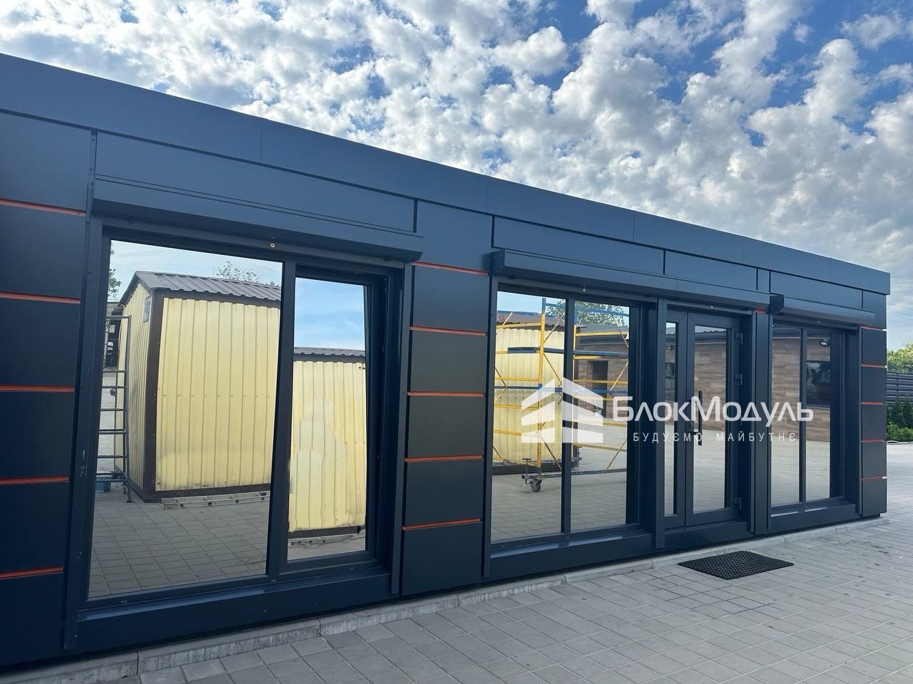 Модульный офис продаж 9х3.5м под алюминиевыми композитными кассетами - Фото № 6